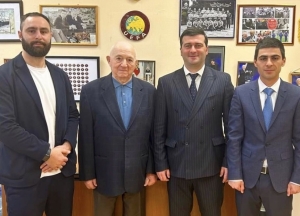 Вице-премьер Таращ Хагба поздравил с 99-летием Никиту Симоняна