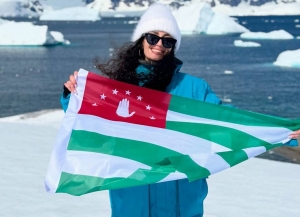 Абхазская певица Ана Агрба покоряет Антарктиду