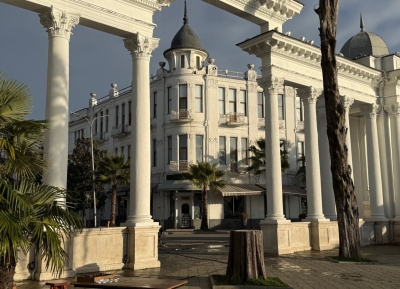Аҟәатәи Аколоннадаҿы арыцқьаратә усурақәа ирылагеит