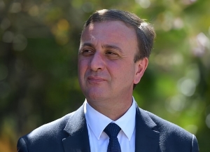 Владимир Делба: "Именно в школе закладываются жизненные ценности, дети обретают не только знания, но и друзей, готовятся к взрослой жизни"