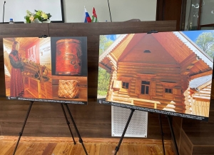 В Абхазском госмузее открылась фотовыставка нижегородского деревянного зодчества