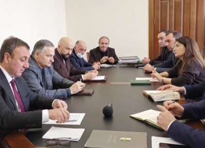 Ауааԥсыра рынхарҭатә ҭагылазаашьа аиӷьтәраҿы адгылара рыҭара иадҳәалоу азҵаарақәа ирылацәажәеит аминистрцәа реилазаараҿы