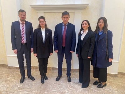 АԤСНЫ АХӘЫҶЫ ИЗИНҚӘА РЫХЬЧАРАЗЫ АЗИНМЧЫ ЗМОУ МАКТИНА ЏЬЫНЏЬАЛИ УРЫСТӘЫЛАТӘИ АФЕДЕРАЦИА АЦҲАРАЖӘҲӘАҨ МИХАИЛ ШУРГАЛИНИ ЕИԤЫЛЕИТ.